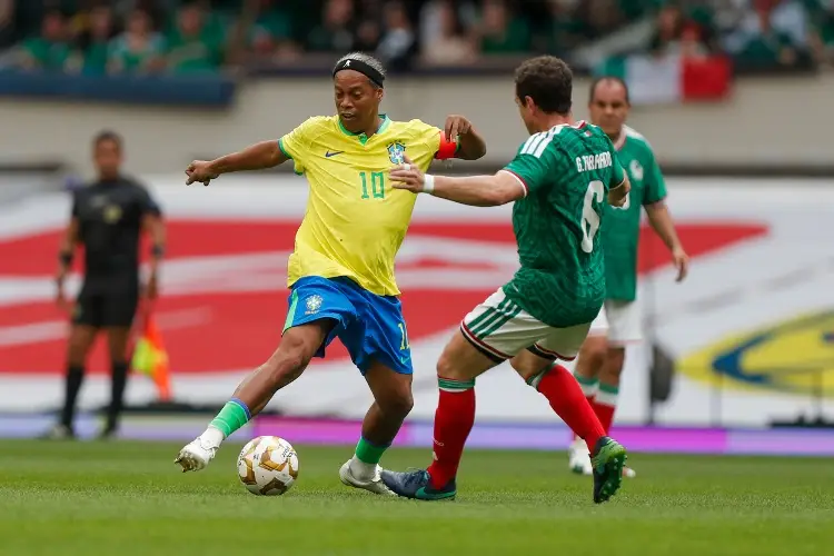 Las leyendas de México hacen respetar su casa y se imponen a Brasil