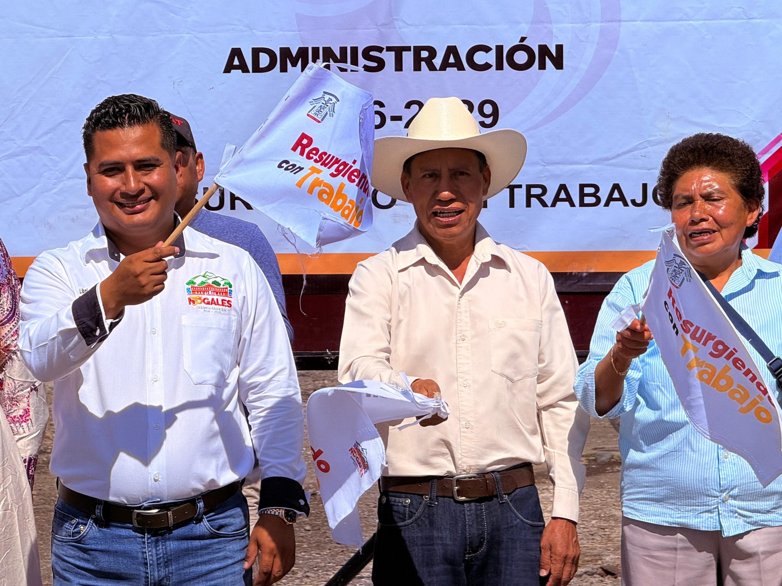 Tras más de 20 años de espera, inicia la rehabilitación de la red de agua potable y drenaje sanitario en la calle Michoacán