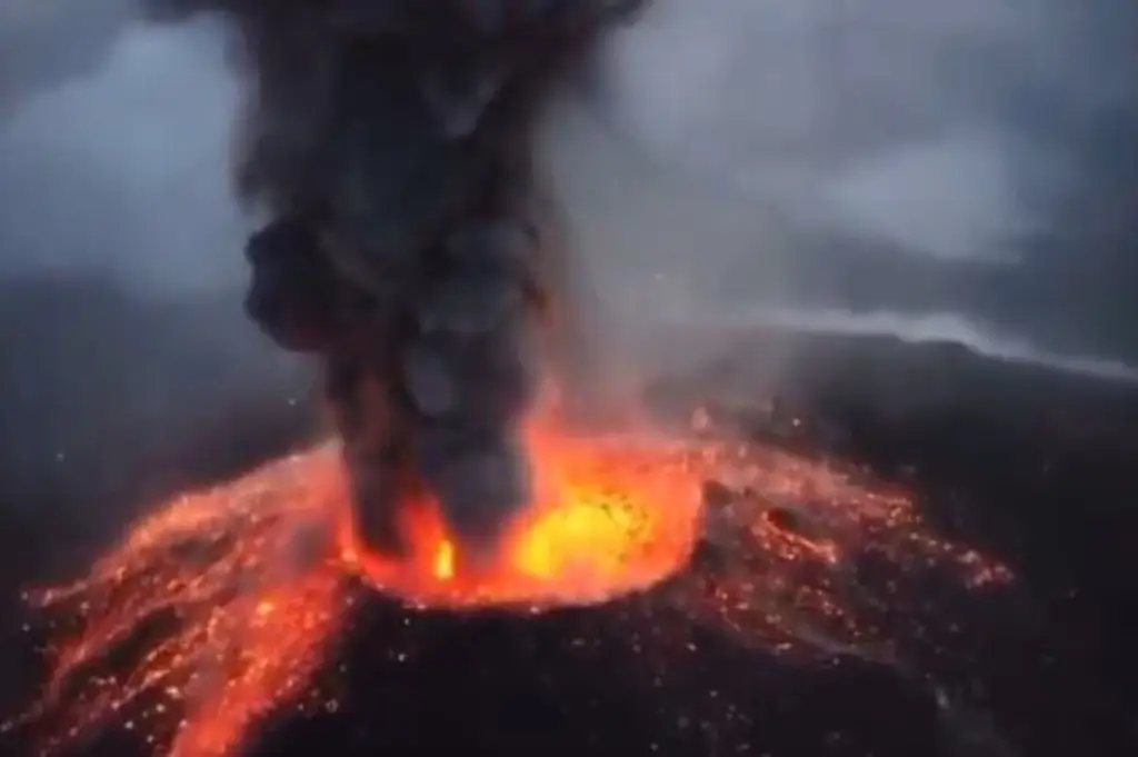 Volcán de Fuego mantiene en alerta a Guatemala; realizan evacuaciones